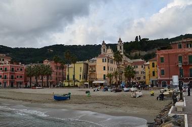 front de mer de Laigueglia - station la plus proche de Alassio