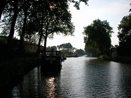 Tombe de nuit sur le canal du Midi