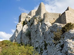 Chateau cathare Peyrepertus vue falaise