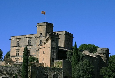Le chateau de Lourmarin dans le Luberon
