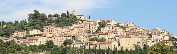 Vue panoramique sur le village de Fayence dans le Var