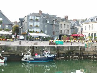 Honfleur avec ses maisons et son Vieux Bassin