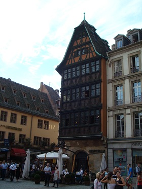 La maison de Kammerzel sur la place de la cathedrale de Strasbourg