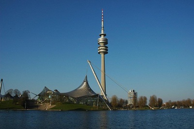 La tour de telecommunication dans le parc olympique de Munich