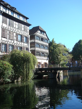 Maisons Ã�ï¿½Ã¯Â¿Â½  pans de bois sur les rives de l'Ill - Strasbourg petite France