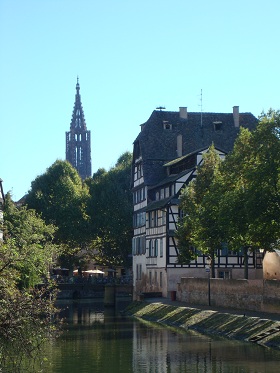 Vue sur la cathedrale de Strasbourg depuis la Petite France