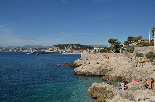 Plage de Coco Beach à la sortie de Nice en direction de Menton