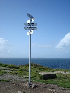 Direction vers les capitales sur la pointe de Corsen