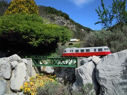 Pont et chemin de fer miniature