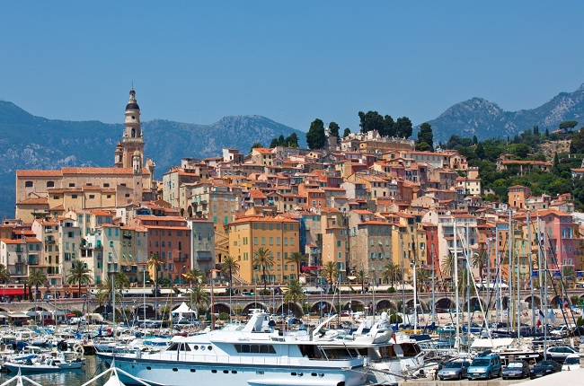 La vieille ville de Menton depuis le port