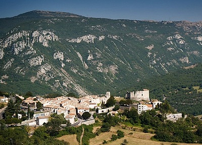 Le village de Greolieres dans l'arriere pays grassois