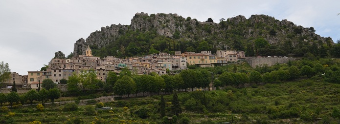 Vue panoramique du village de Ste Agnès dans les Alpes Maritimes à proximité de Menton