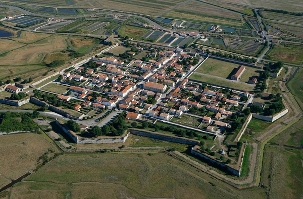 Vue aérienne de Brouage avec ses remparts