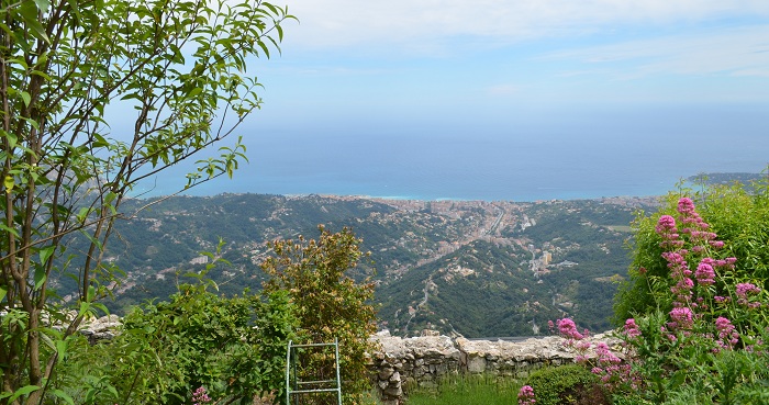 Vue sur le littoral depuis le château de Ste Agnès