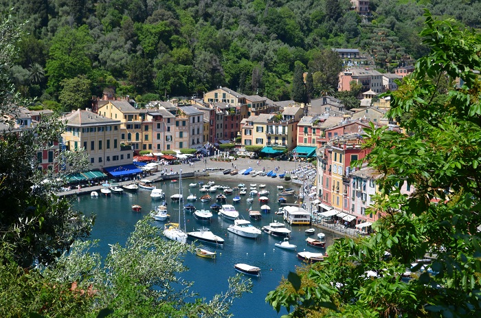 Vue sur Portofino depuis le chemin du Castello Brown