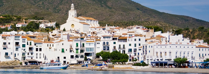 Vue du village de Cadaques en Espagne